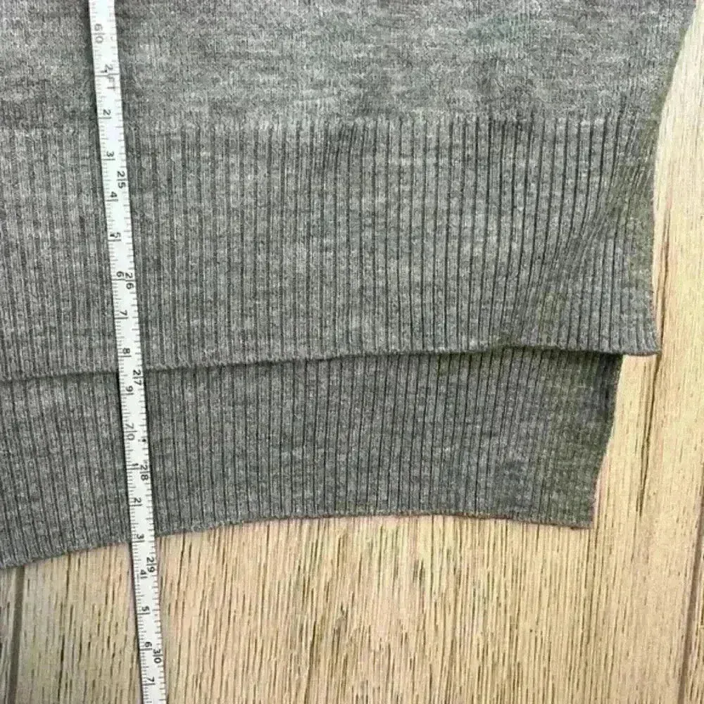 FAVLUX Grey V-Neck Pullover Sweater Size Large - Image 8