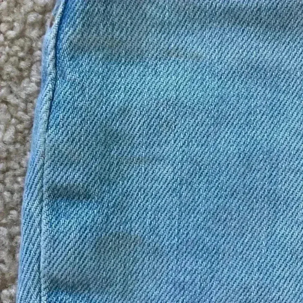 Everlane high rise jean shorts in size 25 - Image 3