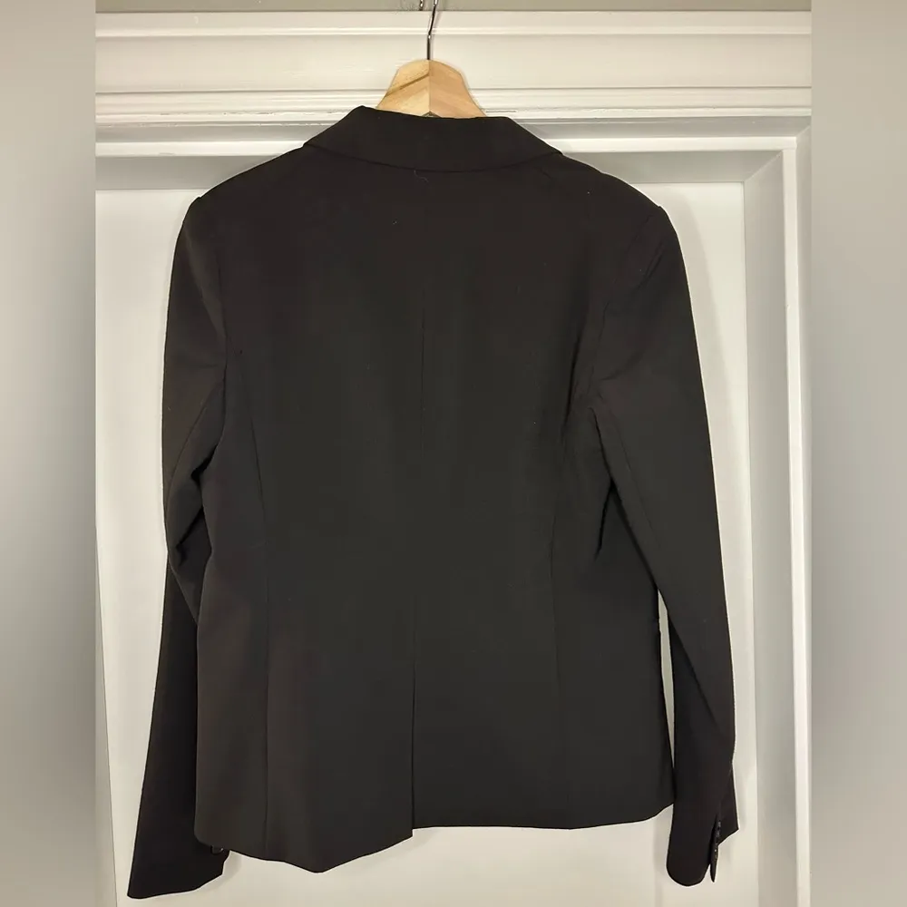 Gap women’s classic black blazer - size 10 - Image 4