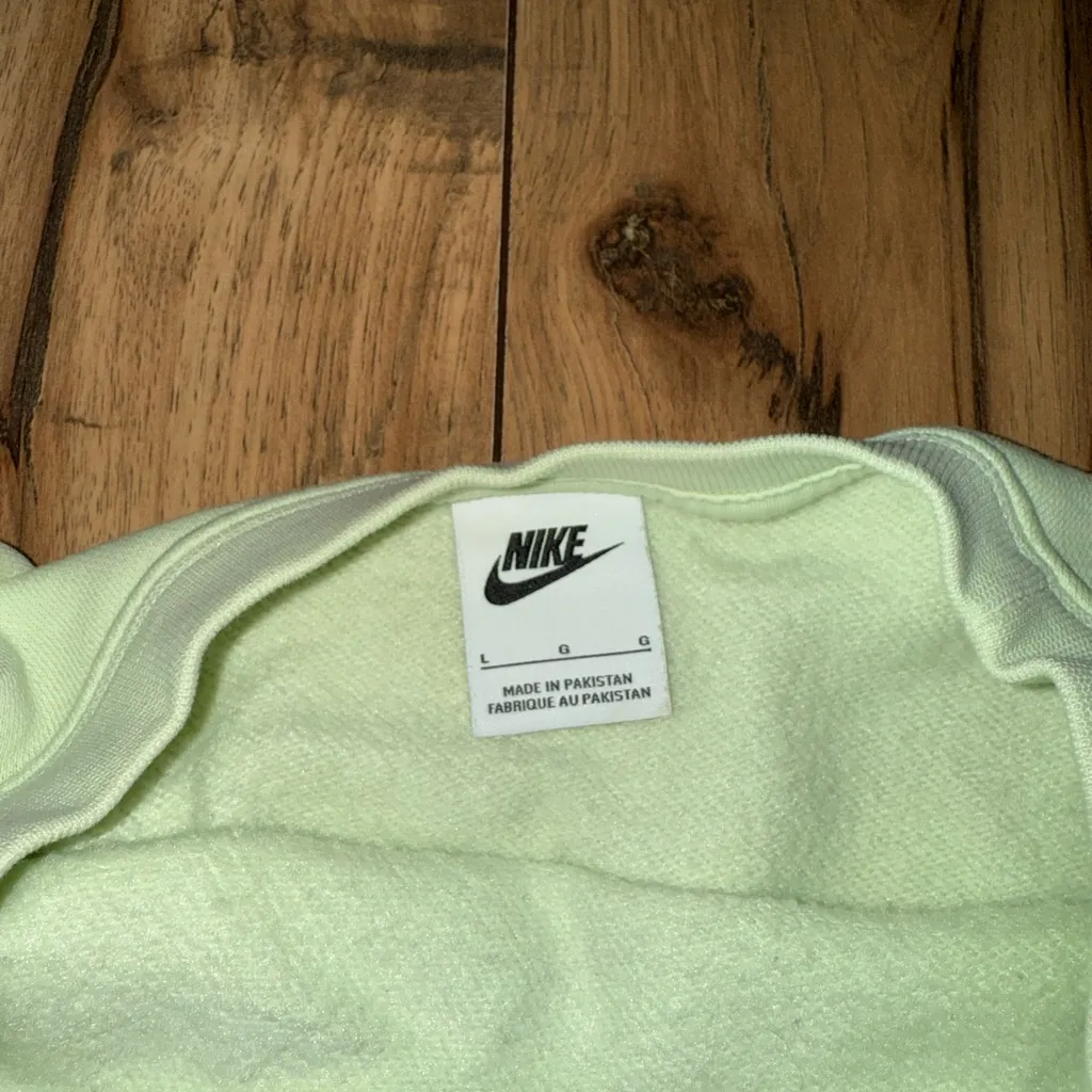 Nike Green  crewneck - Image 3