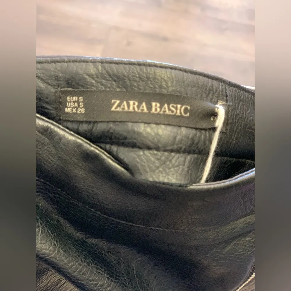 Zara Basic Black Leather Mini Skirt. Size-Small - Image 3