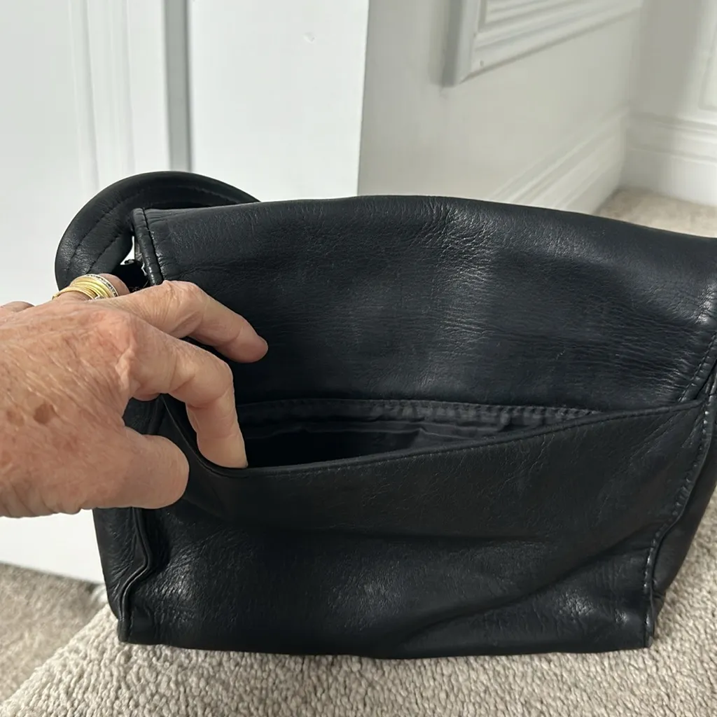 Vintage black leather bag
Tignanello - Image 3