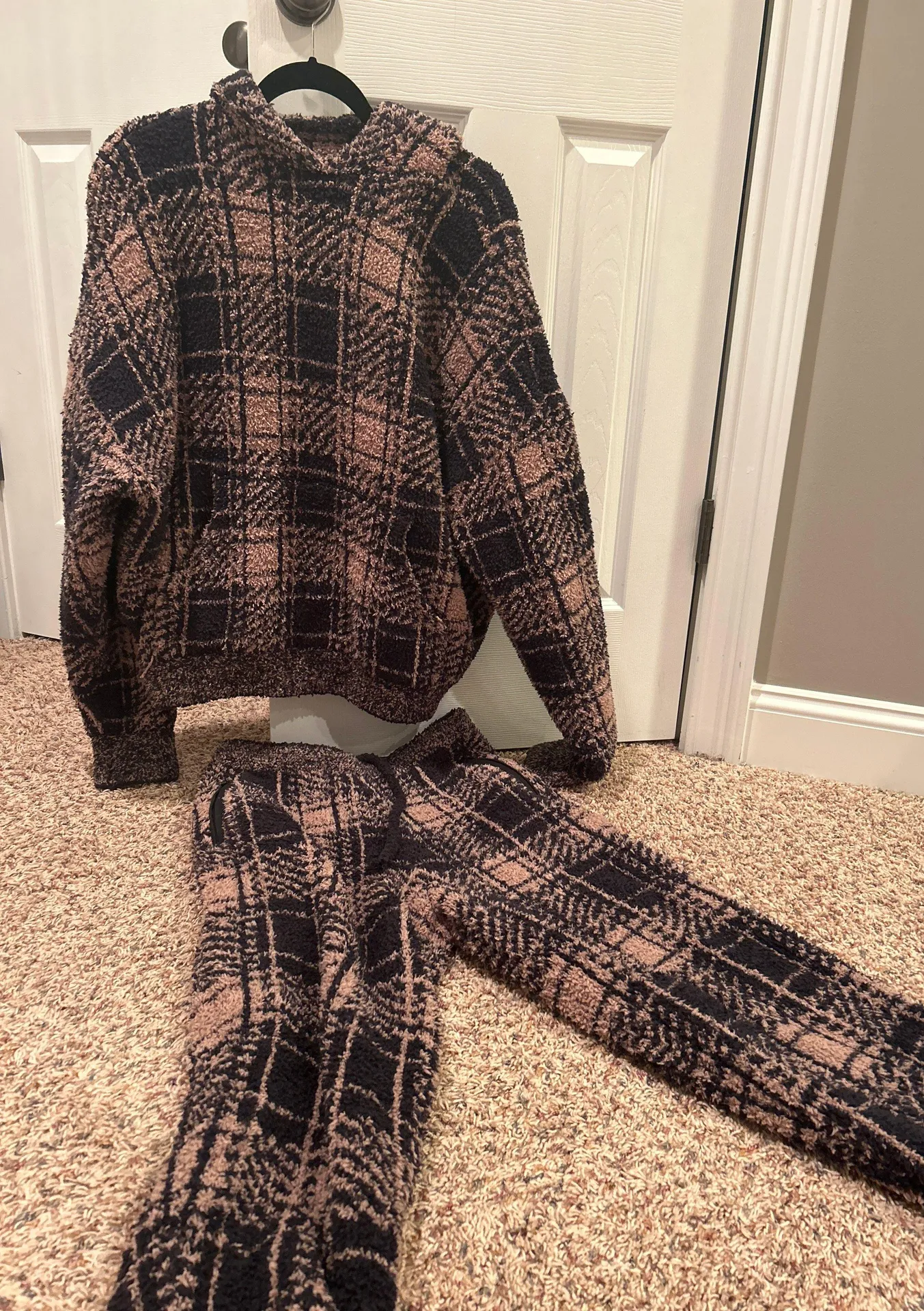 SKIMS Cozy Knit Unisex Jogger And Hoodie Set - Image 4