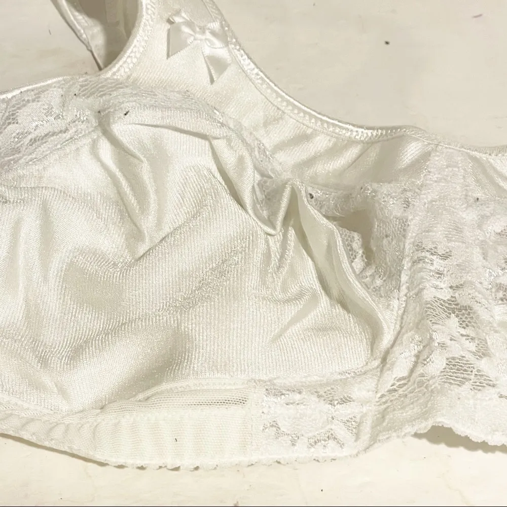 Comfort Choice Plus Size 40C White Lace Wire Free Wireless Bra - Image 2