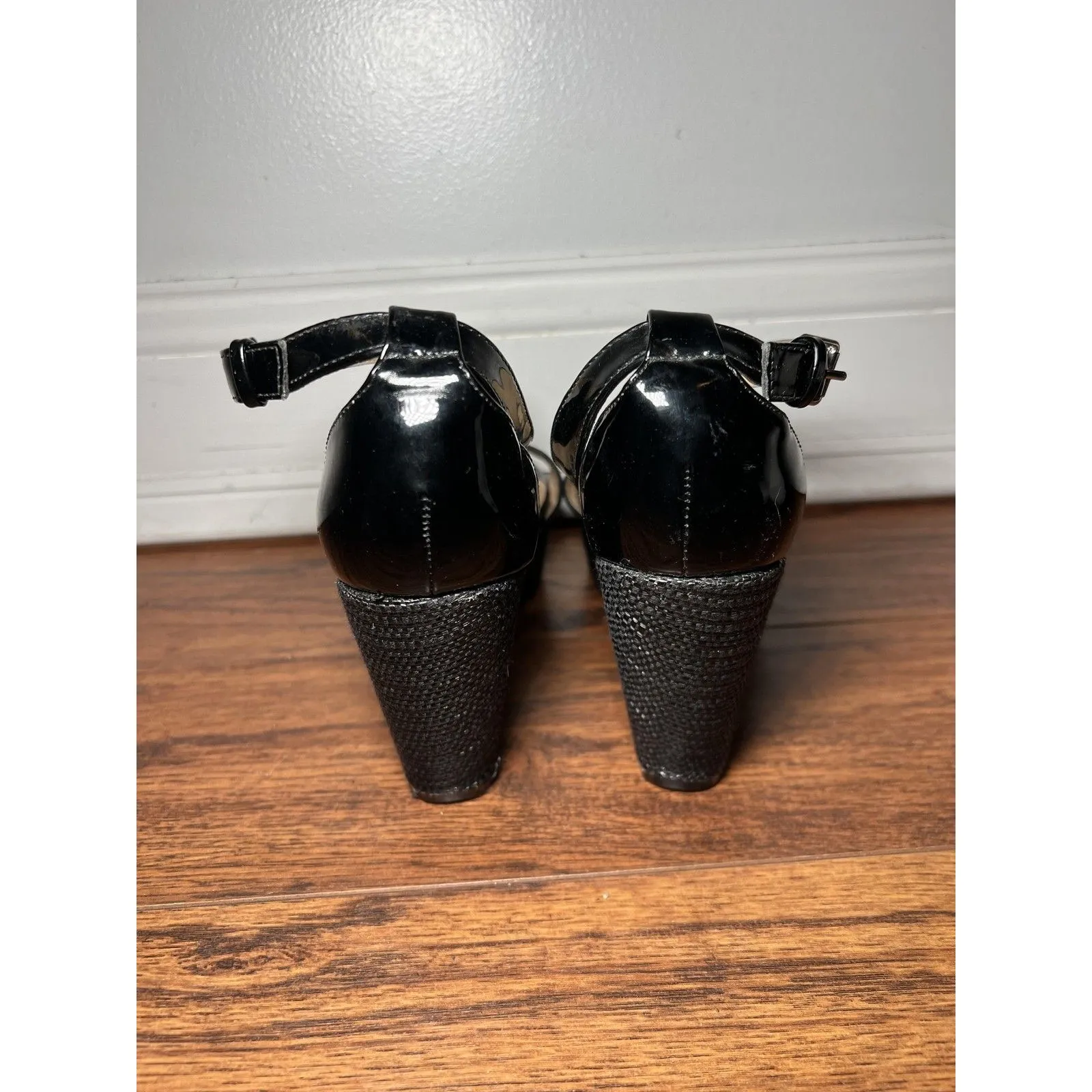 Liz Claiborne Shoes Womens Size 8M Black Wedge Sandals Embroidered Floral Heel - Image 6