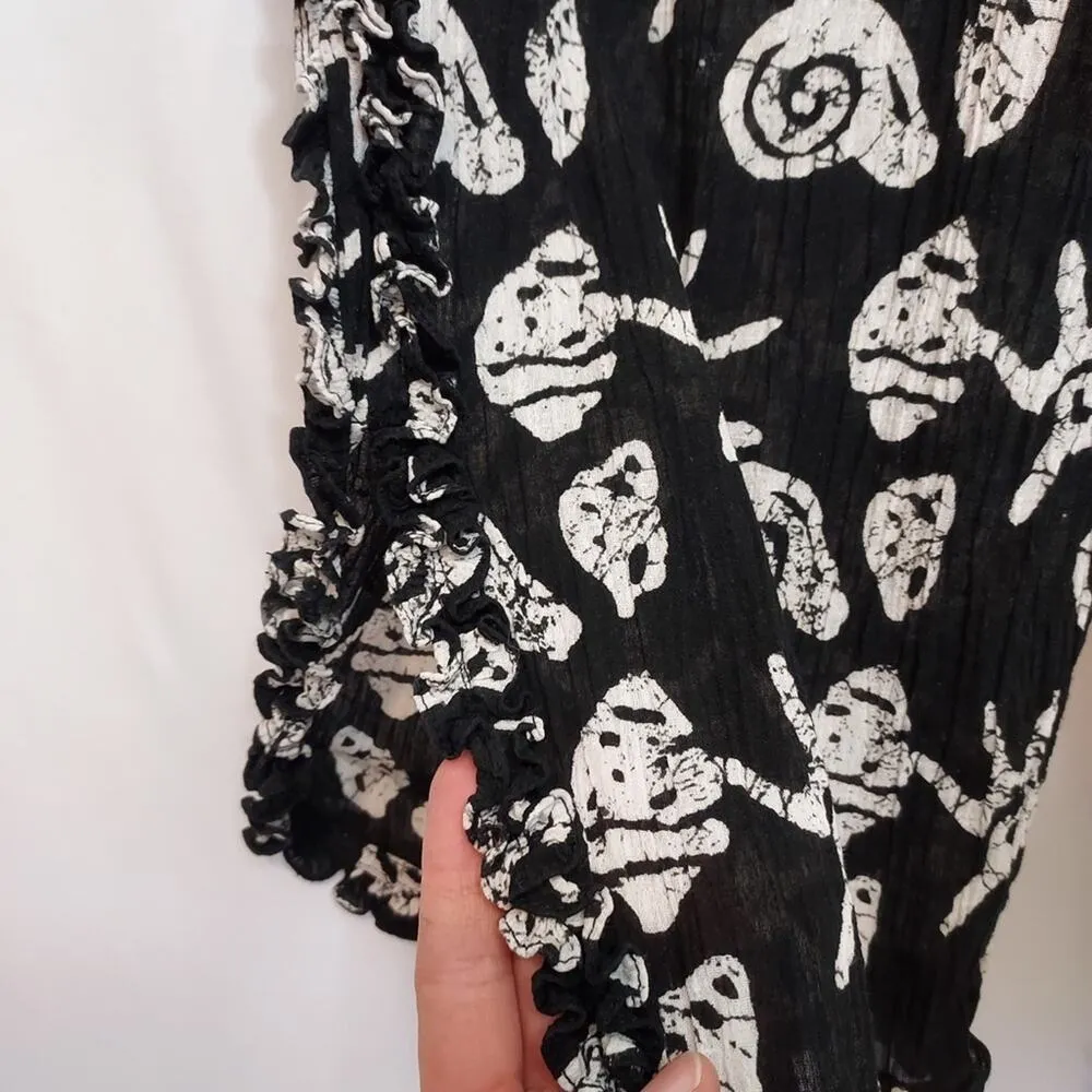 Vintage 90’s Tropical Beach Black and White Crinkle Gauze Cropped Capri Pants - Image 5