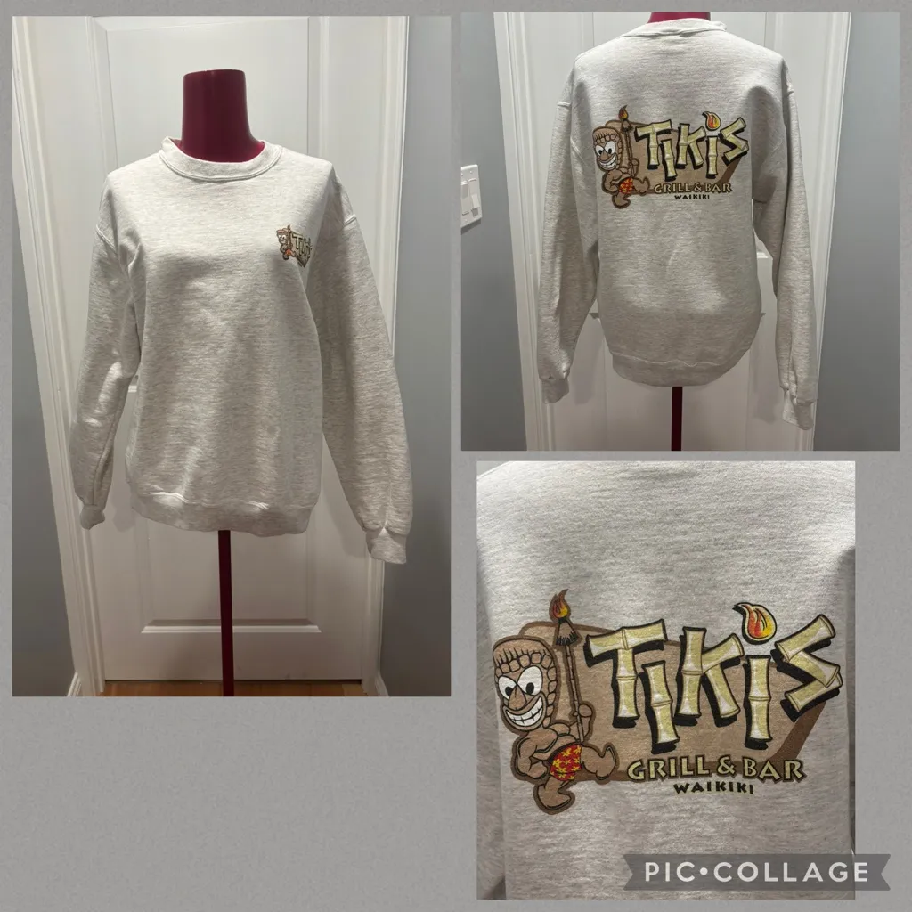 Gray vintage crewneck Tiki's Grill & Bar Sweatshirt Small - Image 2