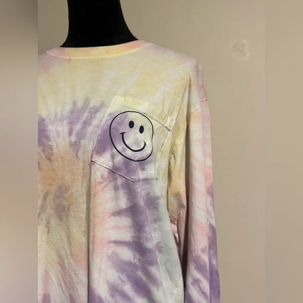 EUC Southern Spirit Rainbow Spiral Tie Dye Smiley Face Graphic Tee size large Yellow - Image 3