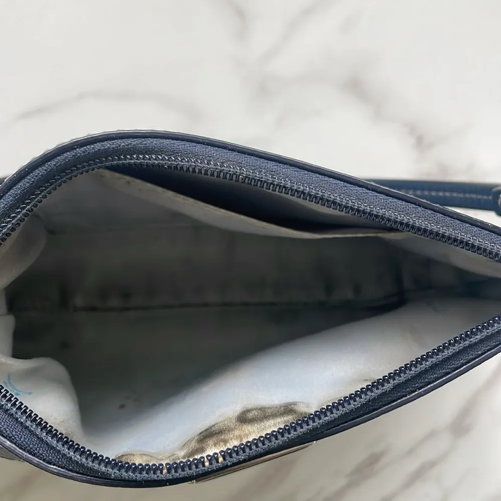 Coach Wristlet Navy Blue Patent Leather bag - Image 4