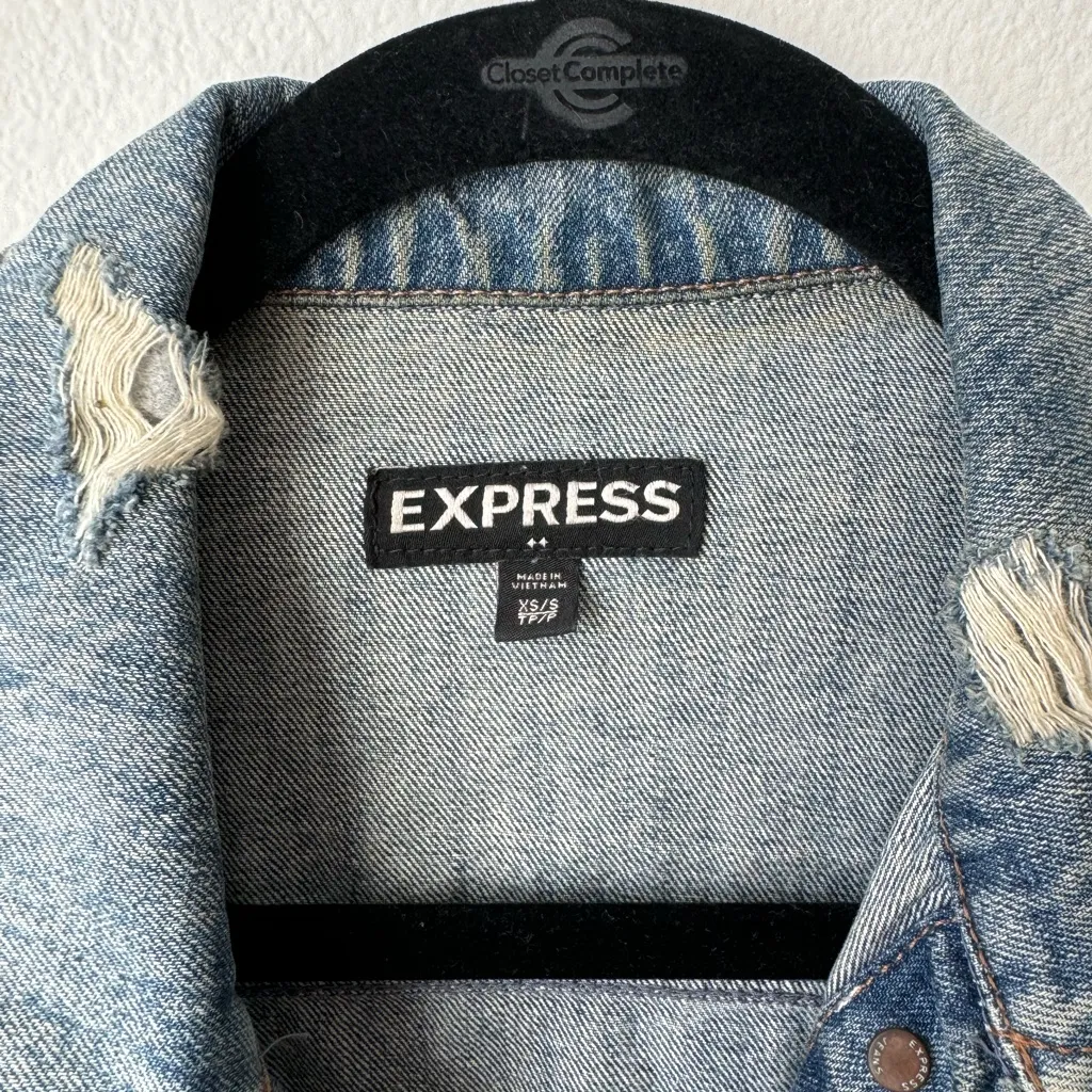 Express Women's Light Blue Distressed Jean Jacket - Image 3