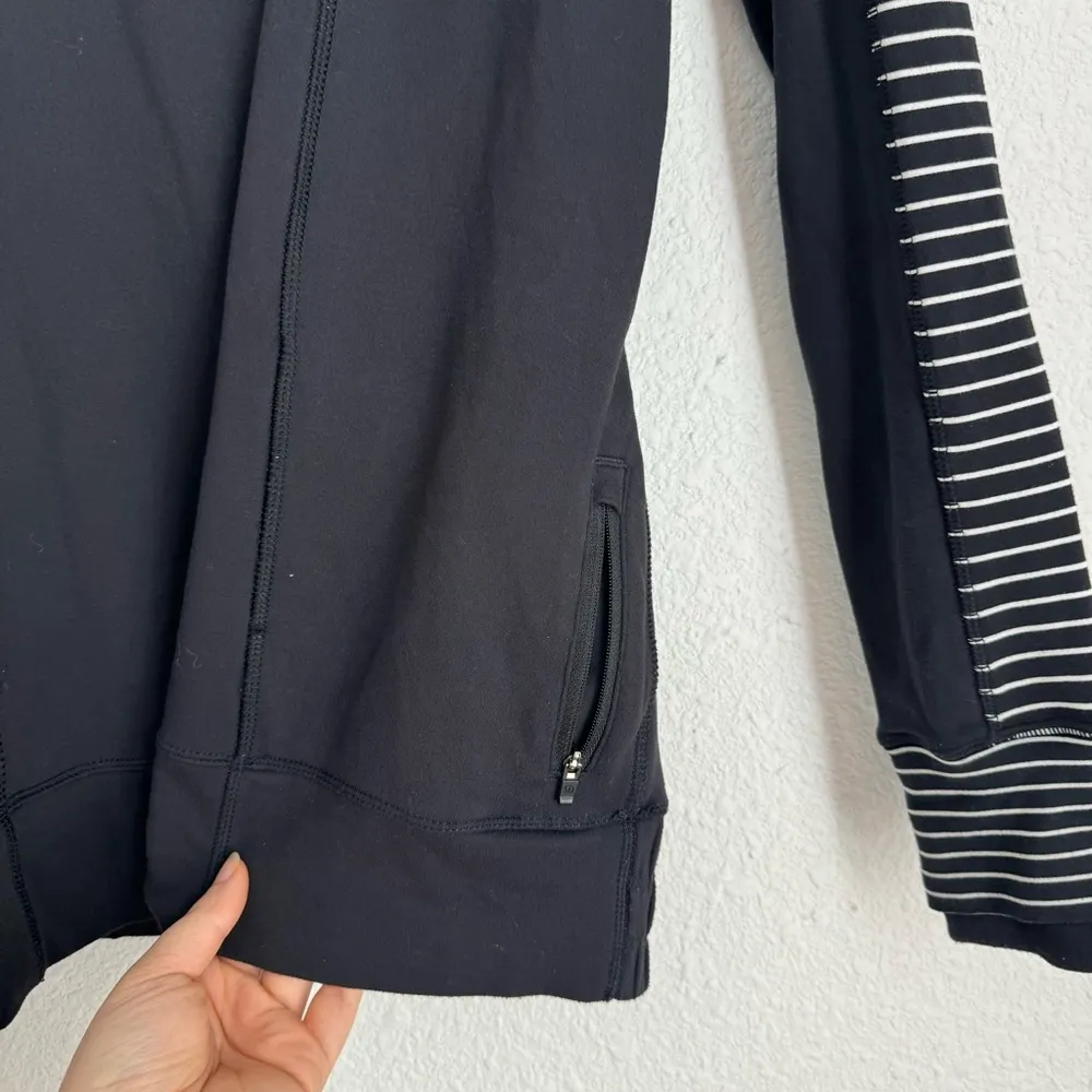 Lululemon Think Fast Hoodie Pullover Womens Size 4 Black White Sweater Stripe - Image 6