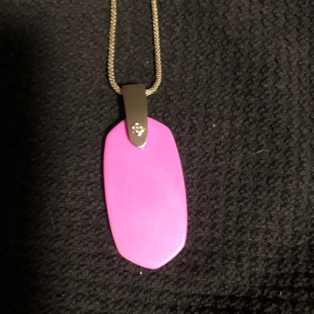 Kendra Scott adjustable necklace with pink pendant - Image 4
