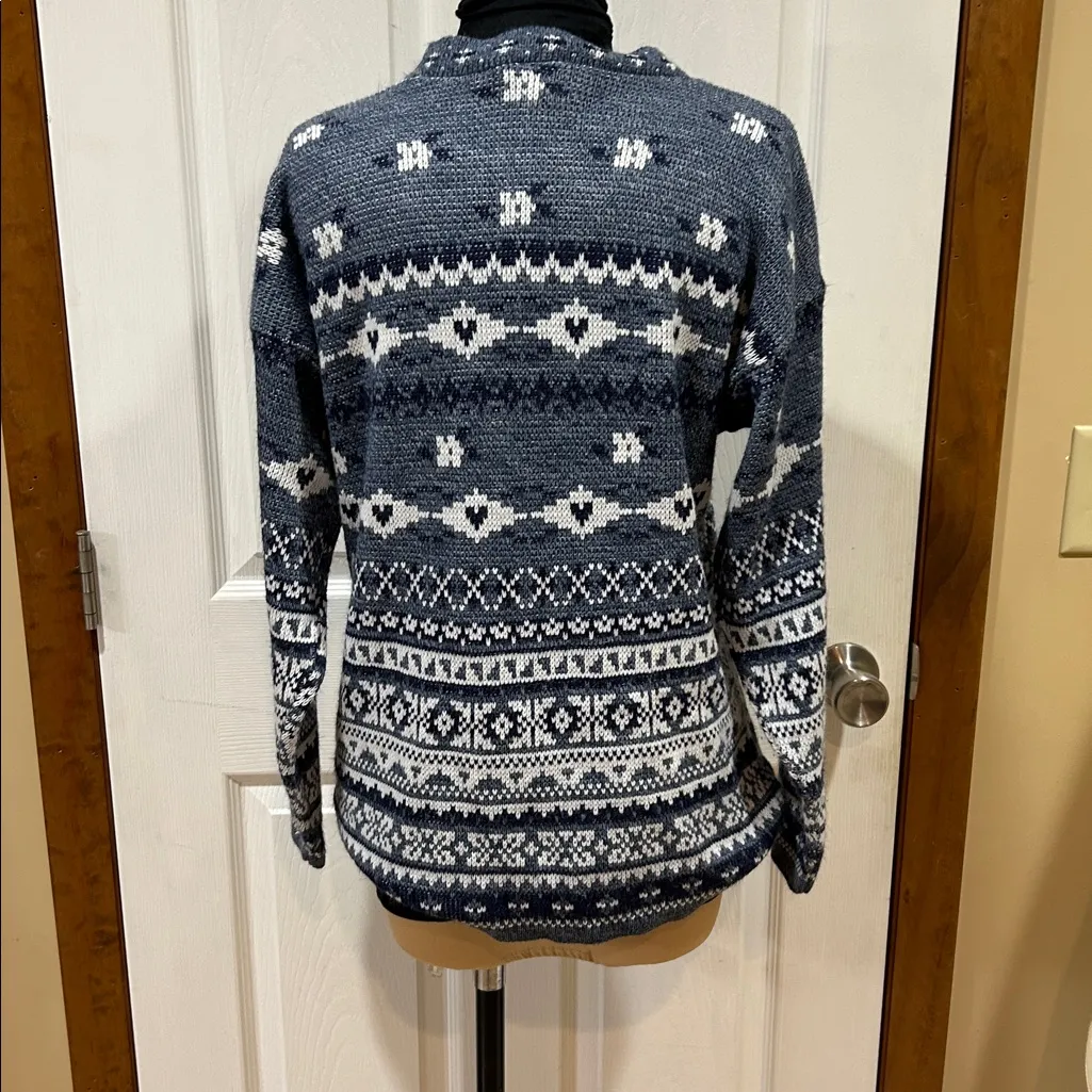 Vintage 80s–90s Sassoon Blue & White Sweater – Hearts & Flowers – Size Small - Image 3