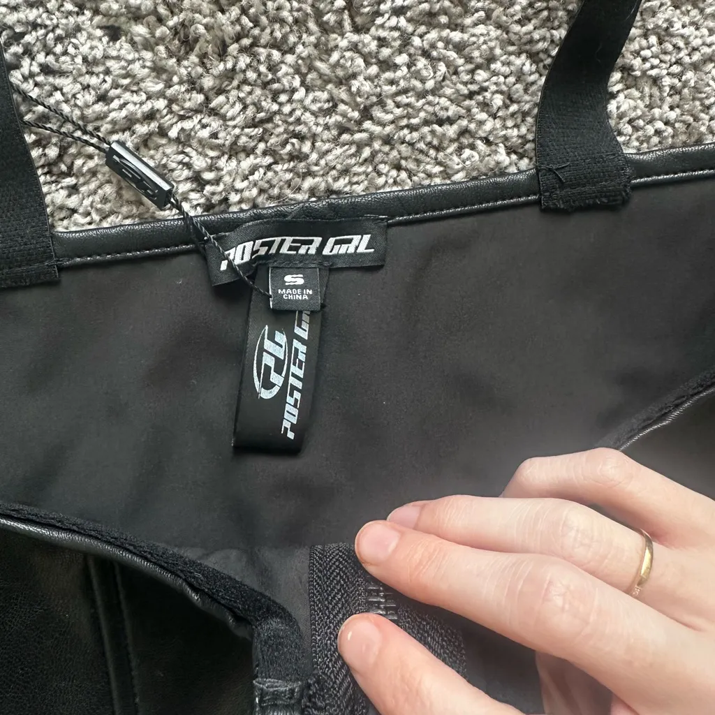 POSTER GIRL Black Crop Top - Image 4