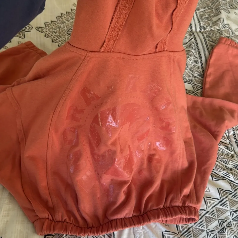 Gymshark X Kathryn & Kendra cropped hoodie - Image 6