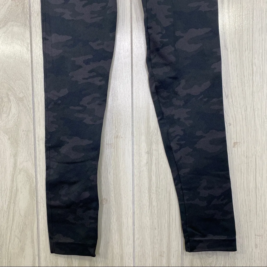Spanx Look At Me Now Seamless Camo Legging size M Medium - Image 6