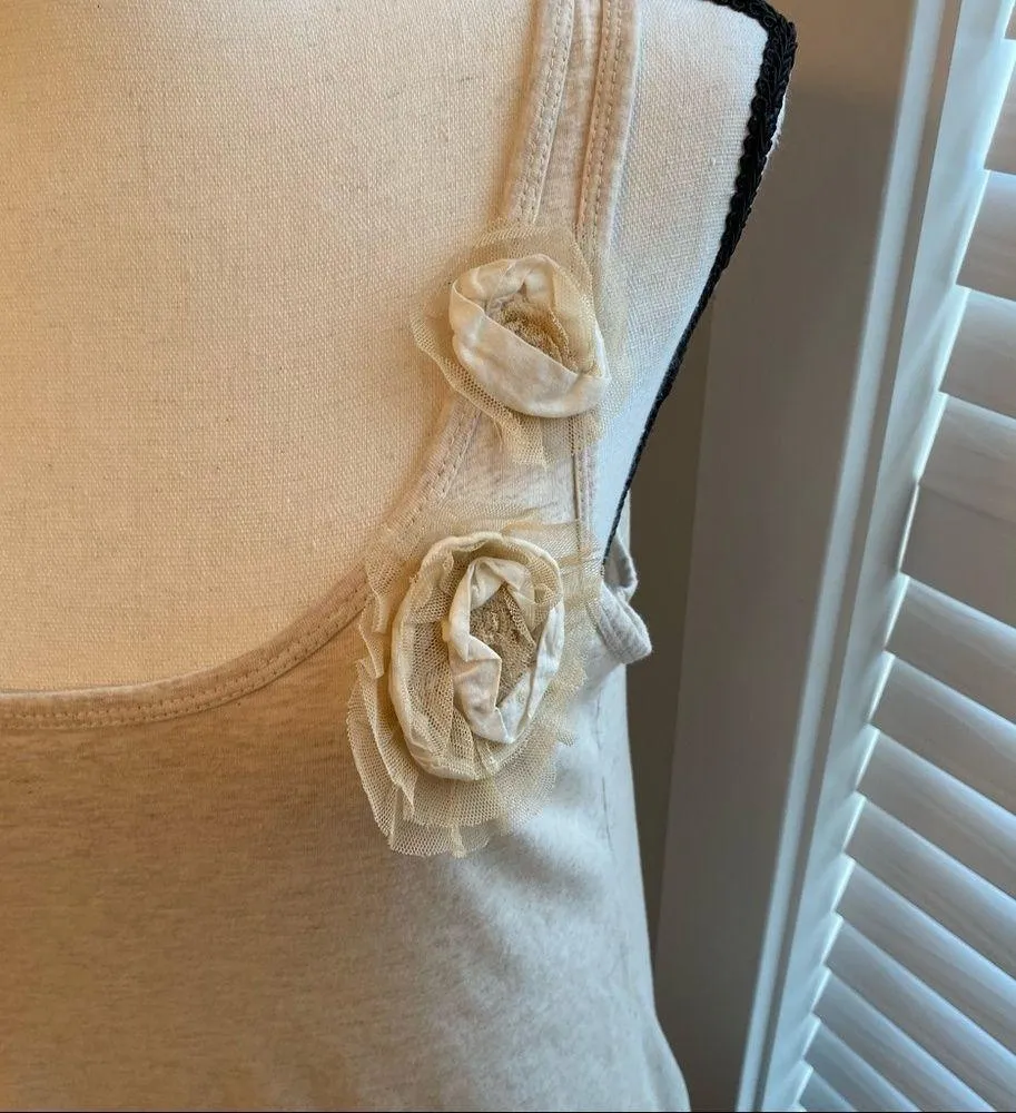 Old Navy|| Tan/cream tank with flower accent - Image 2