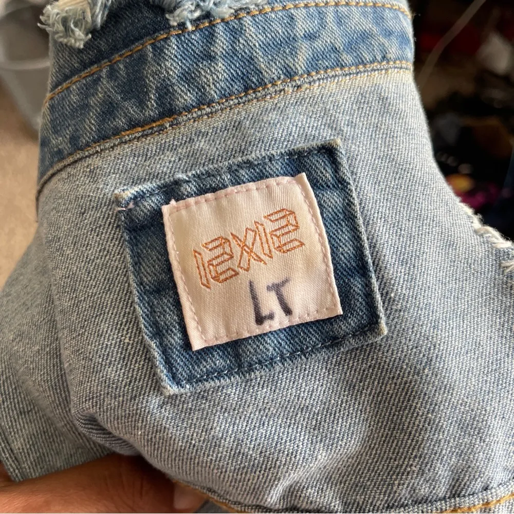 12x12 | Distressed Denim Jacket Sz L Size L - Image 5