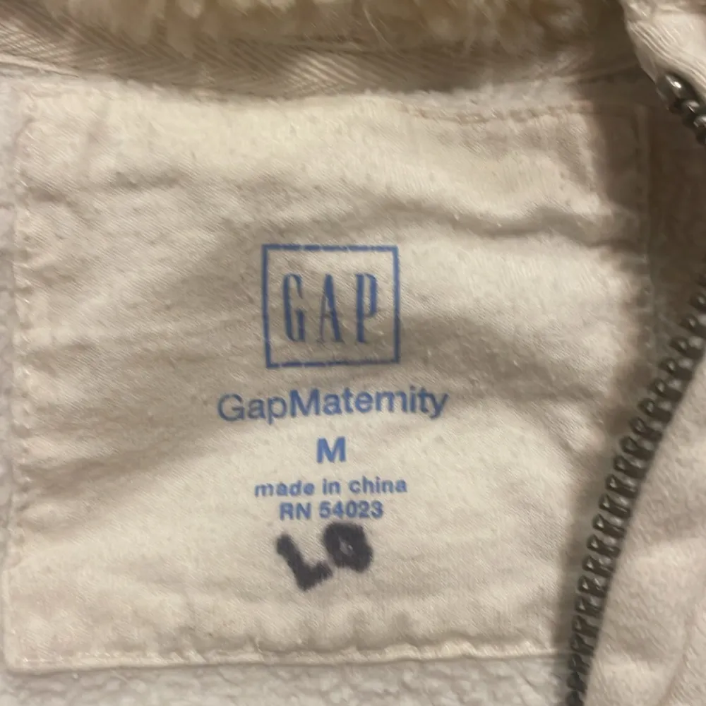Gap maternity jacket size M - Image 2