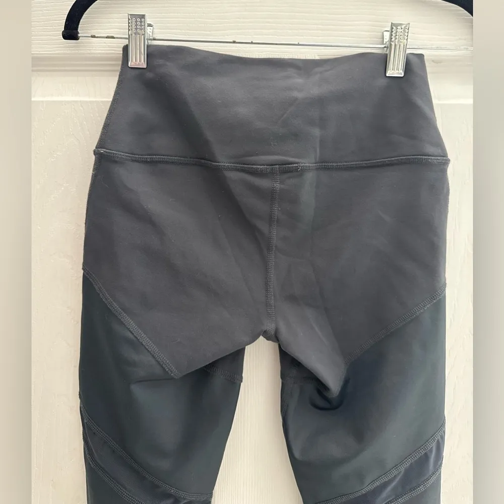 Alo Yoga Sheila high waisted mesh contrast leggings size small - Image 8