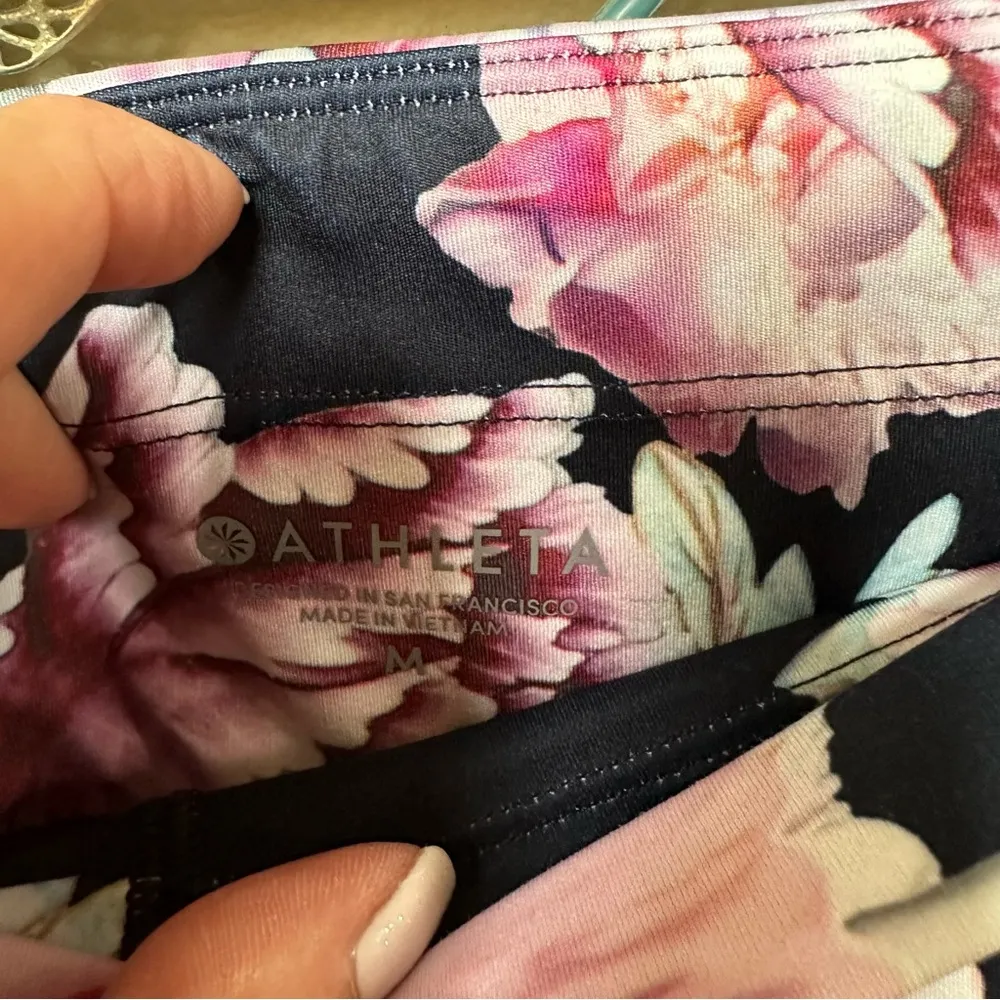 Athleta Run Free Pink Black Floral 7/8 Leggings Running Yoga Sz M - Image 4