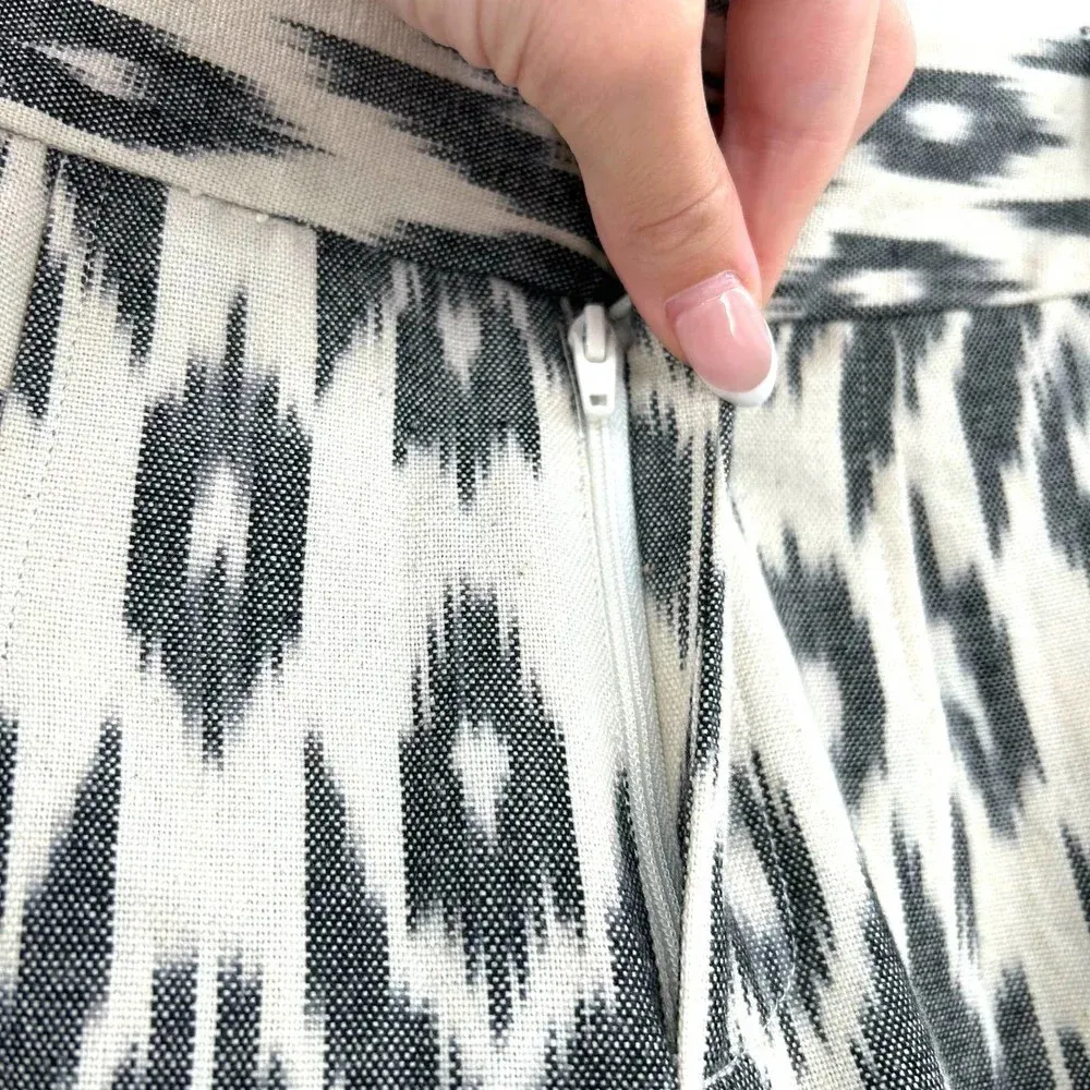 Alice + Olivia Layton‎ Shorts Pleated Woven Cotton Ikat Print Cream Black Size 2 - Image 5