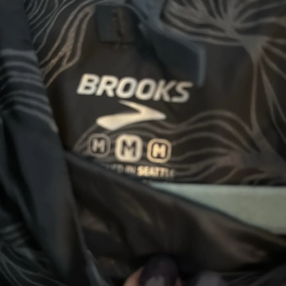 Brooks Reflective wind jacket - Image 3