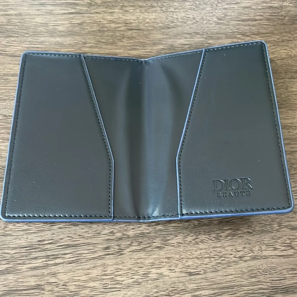 Dior Beauty Navy Leather Passport Holder NEW - Image 3