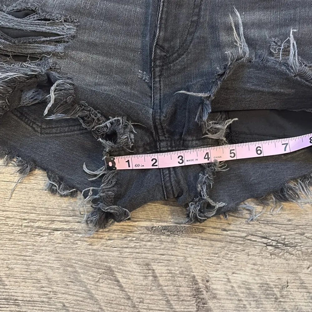 Express - Black/Gray Distressed Jean Shorts - Size 8 - Image 5