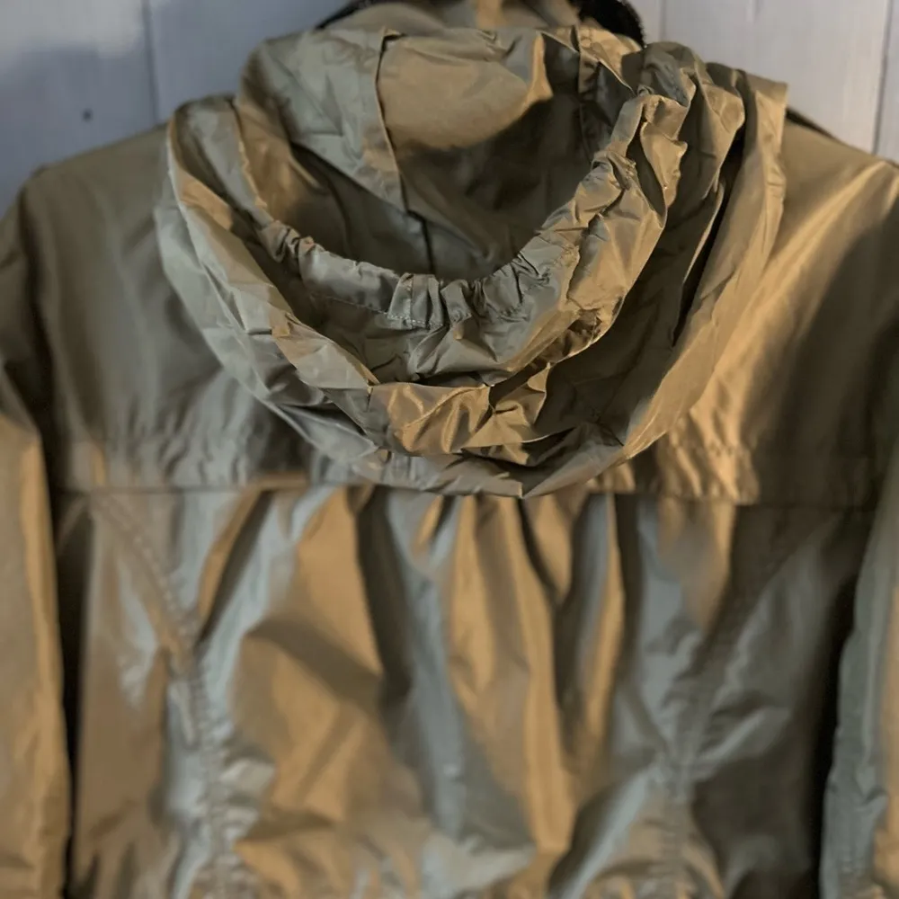 Michael Kors Hunter Green Mid-Length Military Raincoat. Size Large - Image 6