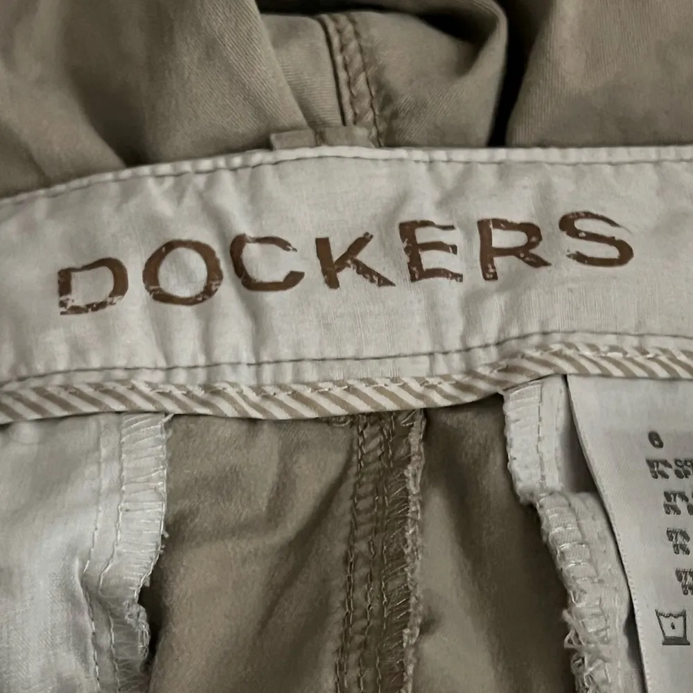 Dockers Women’s Tan Khaki Shorts With Pockets - Image 3