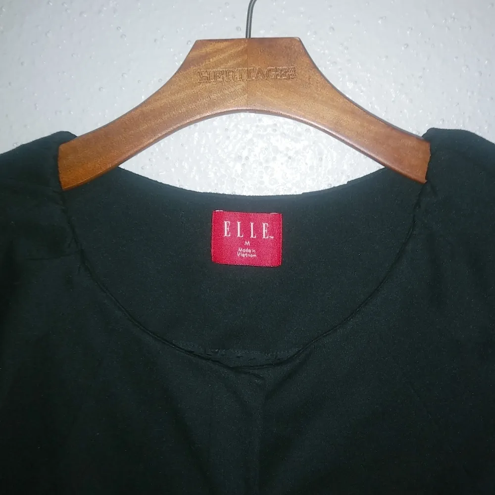 Elle M Short Sleeved 3-Snap Crop Jacket in Black - Image 4