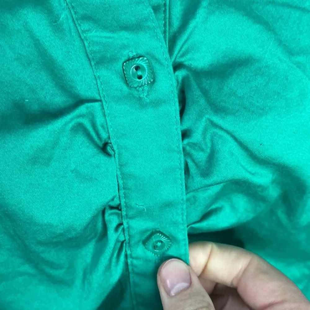 Lane Bryant Kelly green v-neck button down shirt with smock detail size 16 - Image 7