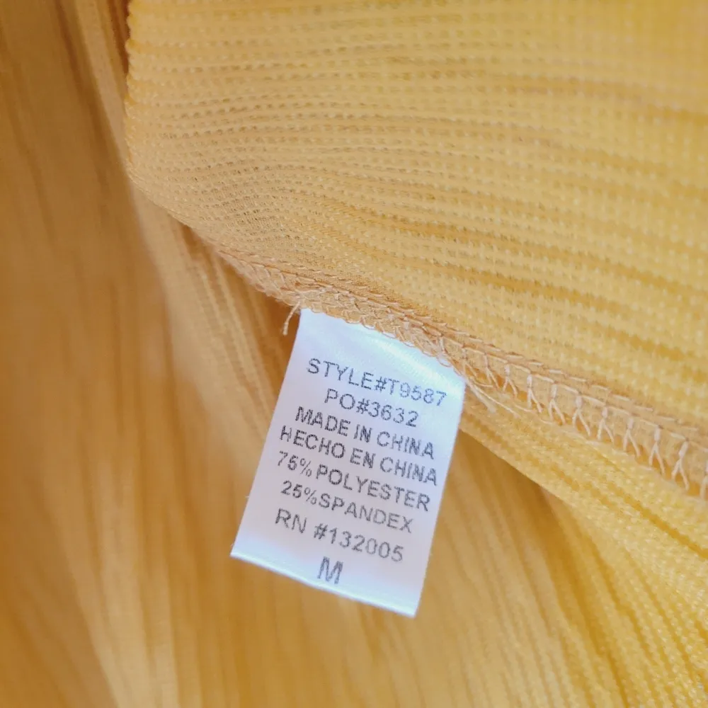 Entro mustard off shoulder tiered bell sleeve blouse size medium - Image 10