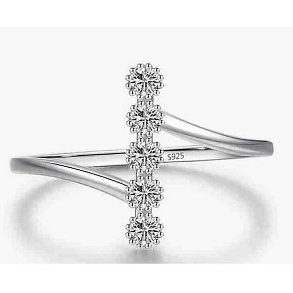 Sparkling Bezel‎ Set Ring, Sz 8 - Image 3