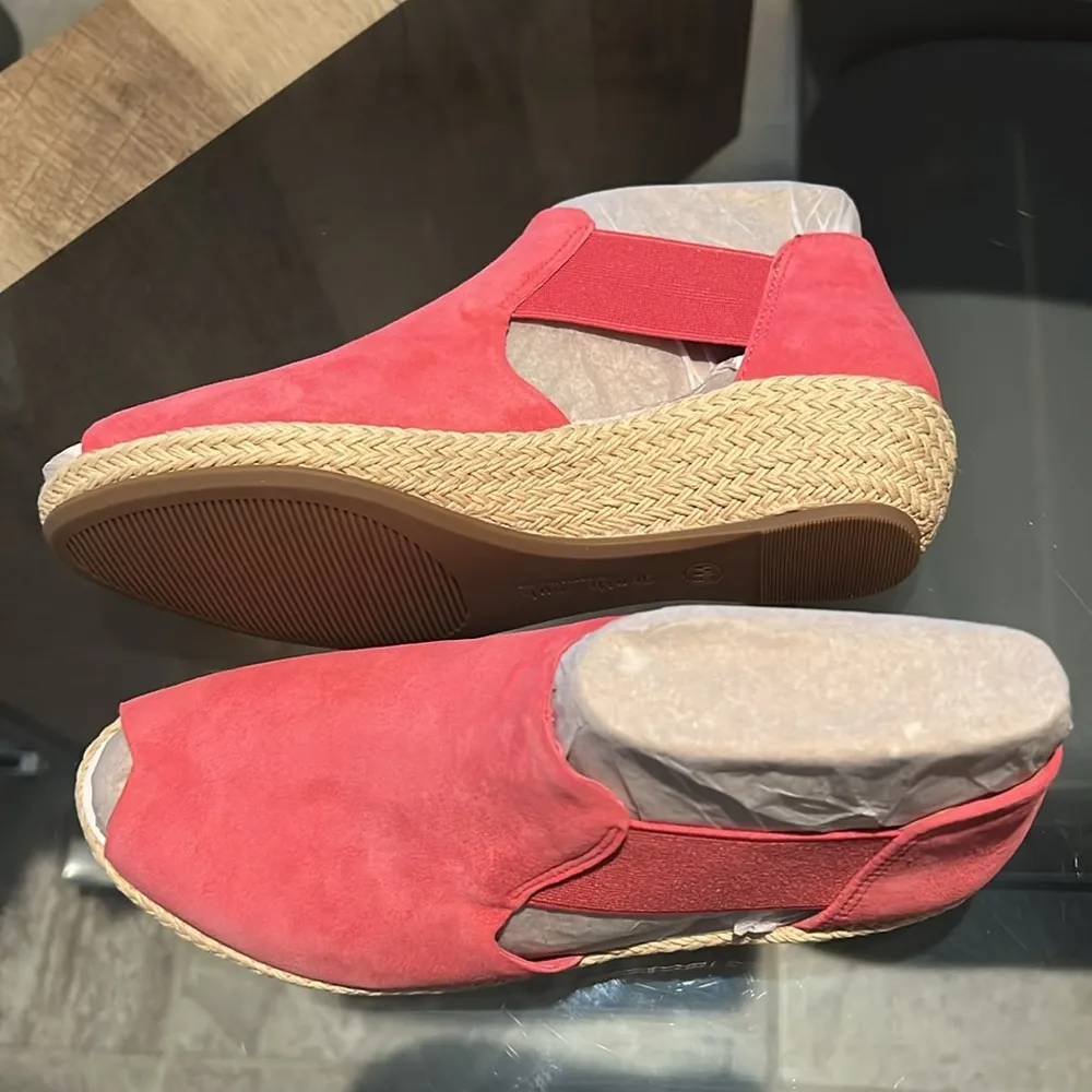 Gentle Soul Noa Elastic Slip-On Leather Wedge Sandals, Size 5 New in Box $199 - Image 6