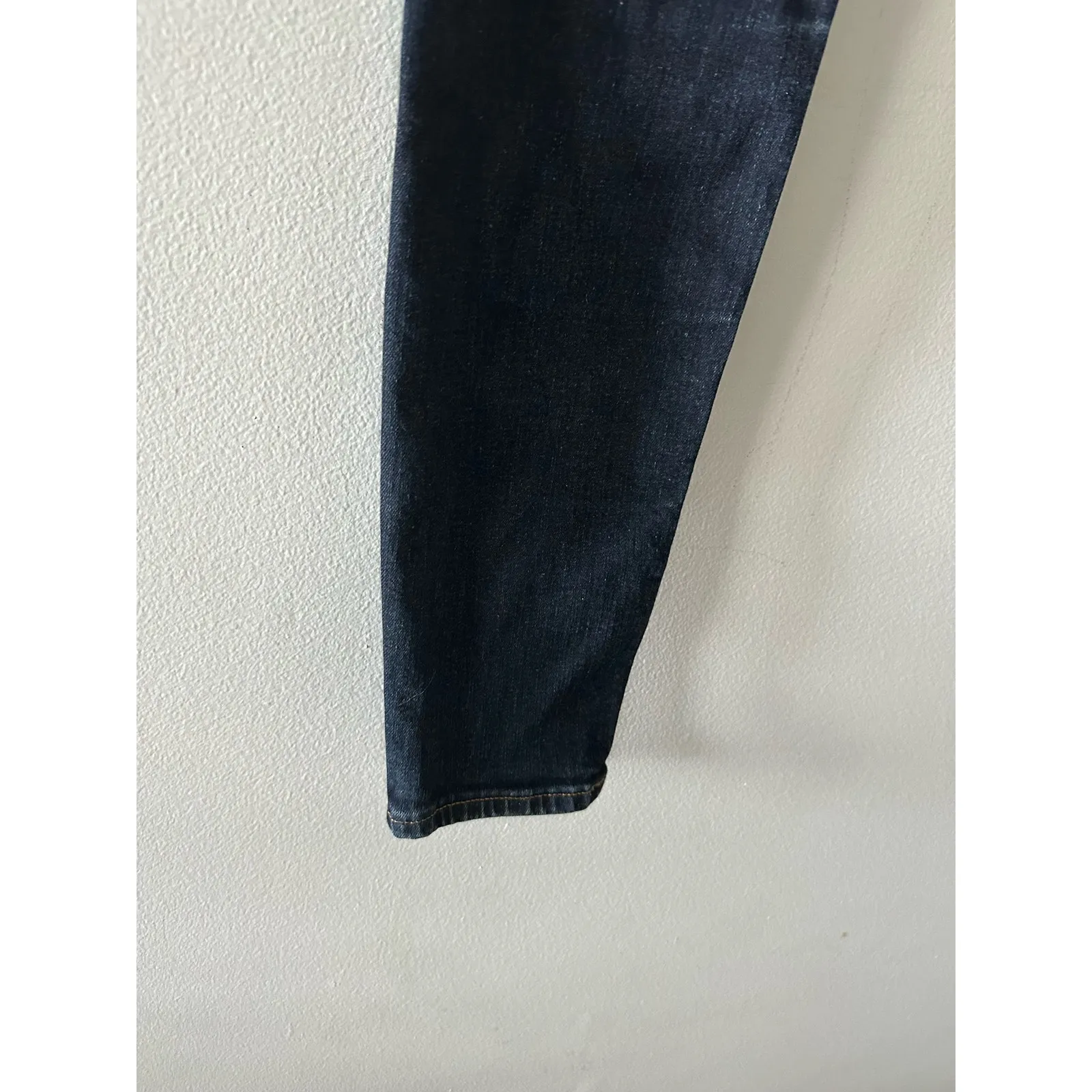 Calvin Klein Jeans Women's 27x30 Dark Wash Skinny Denim Mid Rise - Image 6