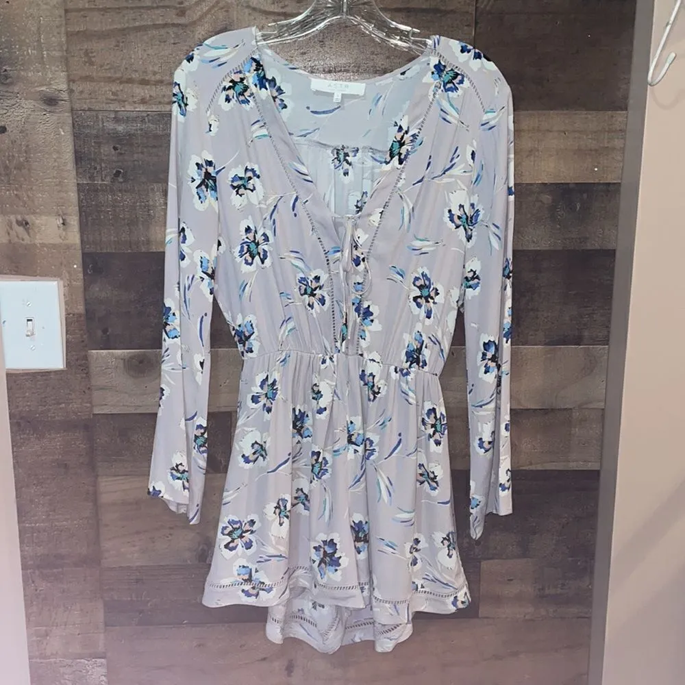 ASTR the Label Long Sleeved Gray Floral Romper - Image 3