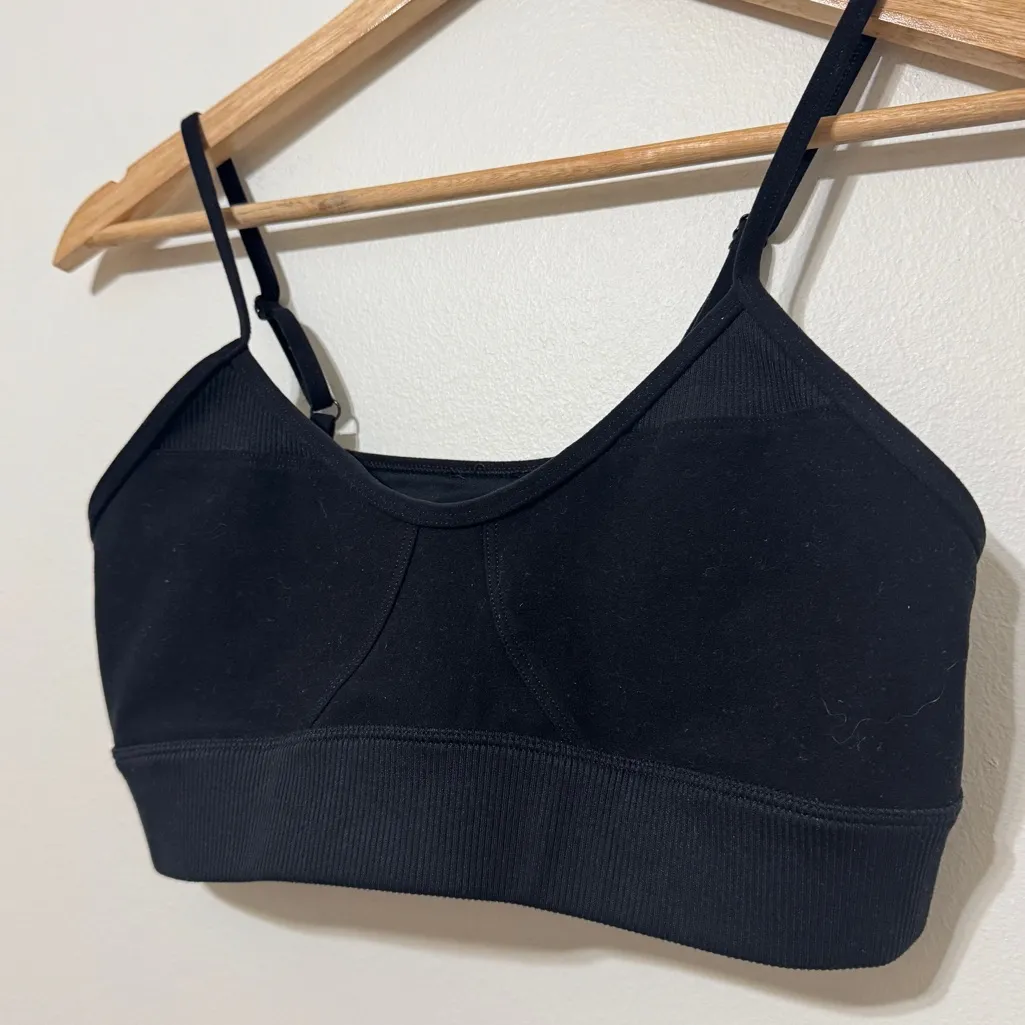 NEW ALO Yoga Alosoft Head Start Bra Size Medium Black NWOT - Image 4