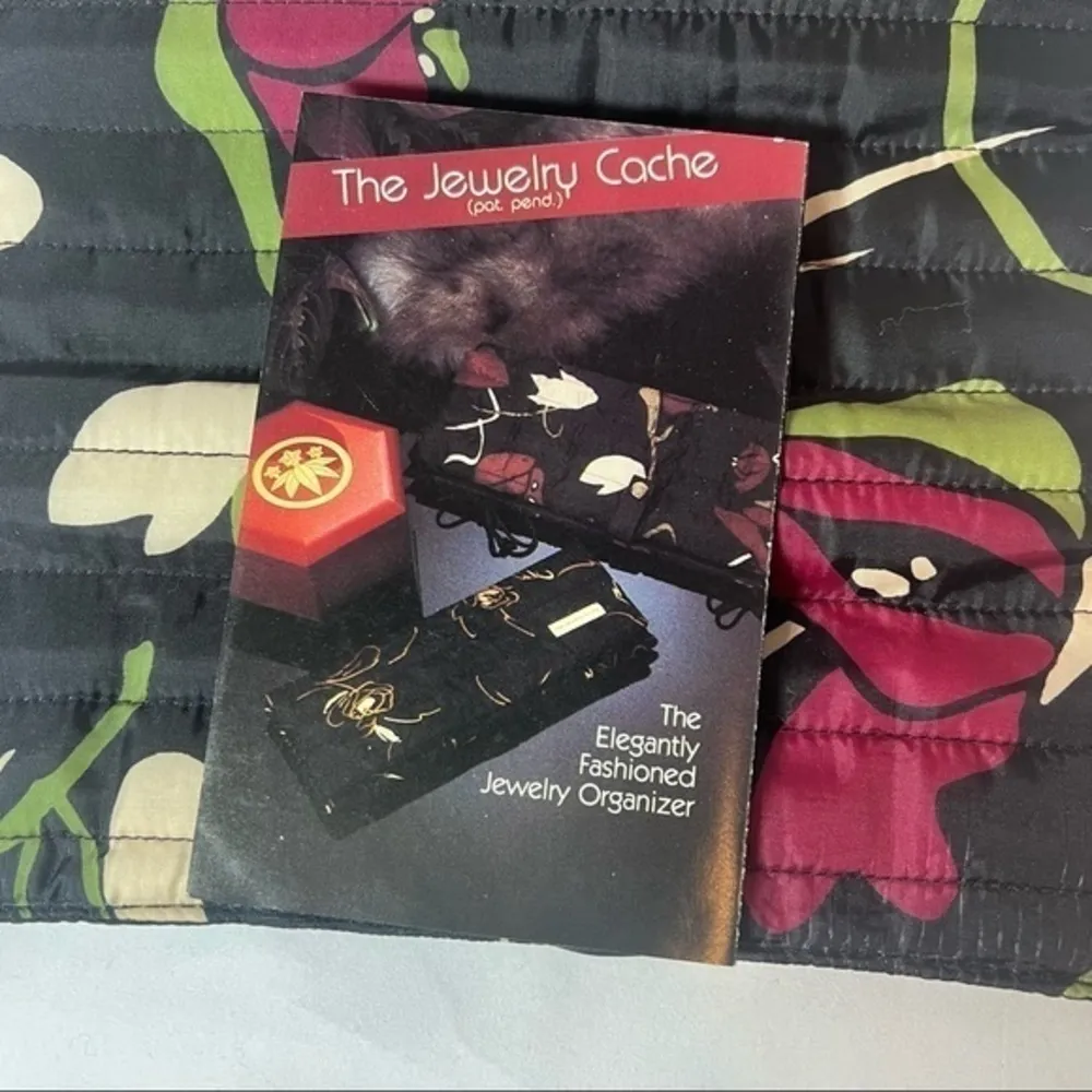 The Jewelry Cache Jewelry Holder Floral Pattern Black - Image 10