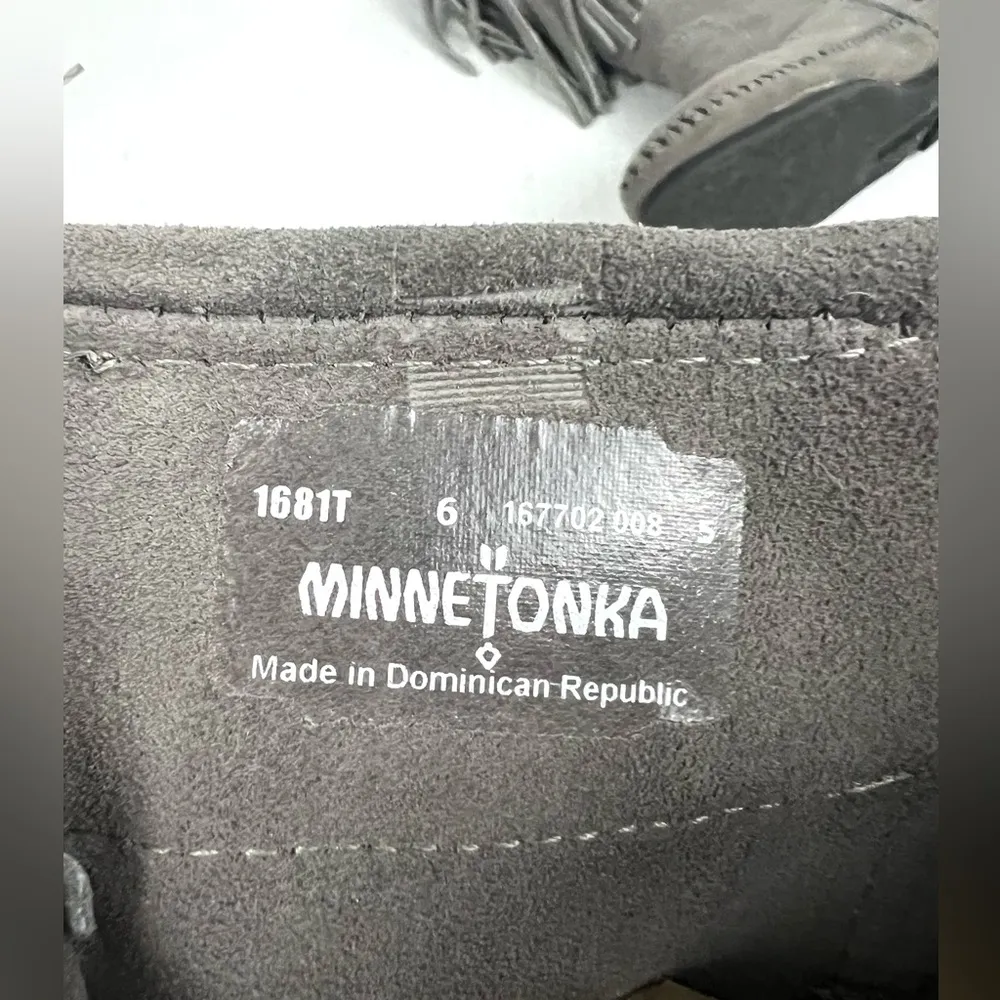 Minnetonka Grey 2-Layer Fringe Boots - Size 6 - Image 10