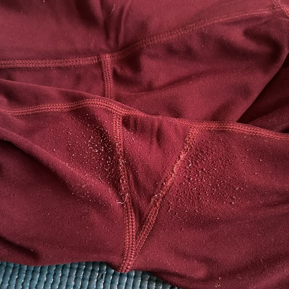 Athleta Salutation Powervita Crop Capri Leggings Medium Raisin Purple Brown - Image 6