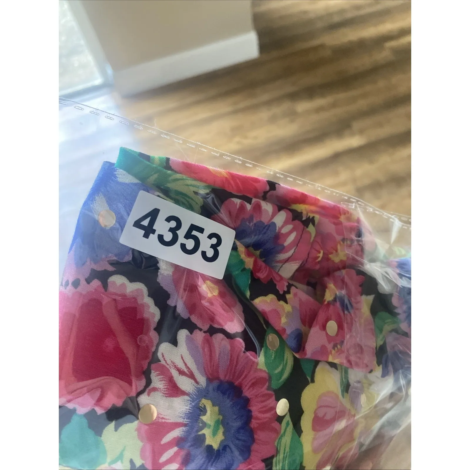 Vintage India Ink Paintworks WOmens Small Floral Handpainted Clothing Button - Image 9