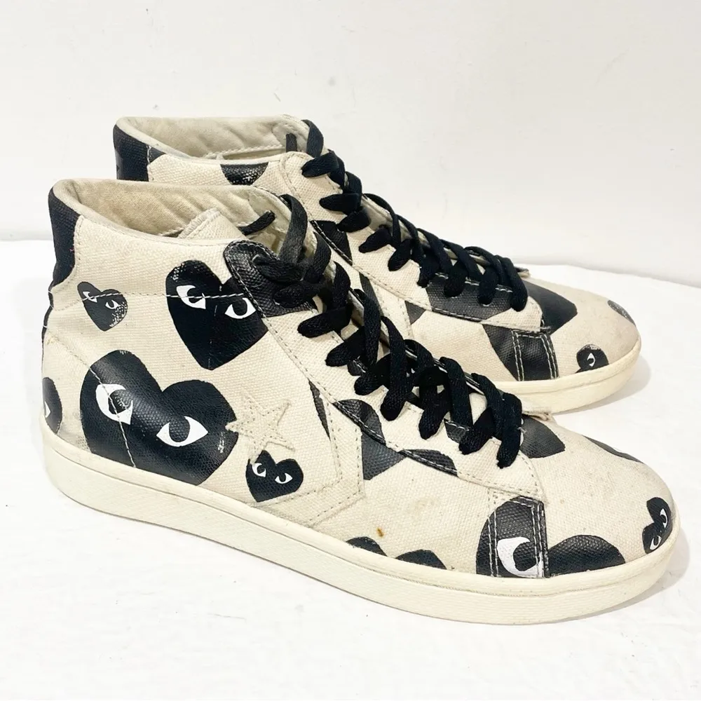 Converse Play COMME des GARCONS Women’s Size 9.5 Cream Black Heart Sneakers - Image 3