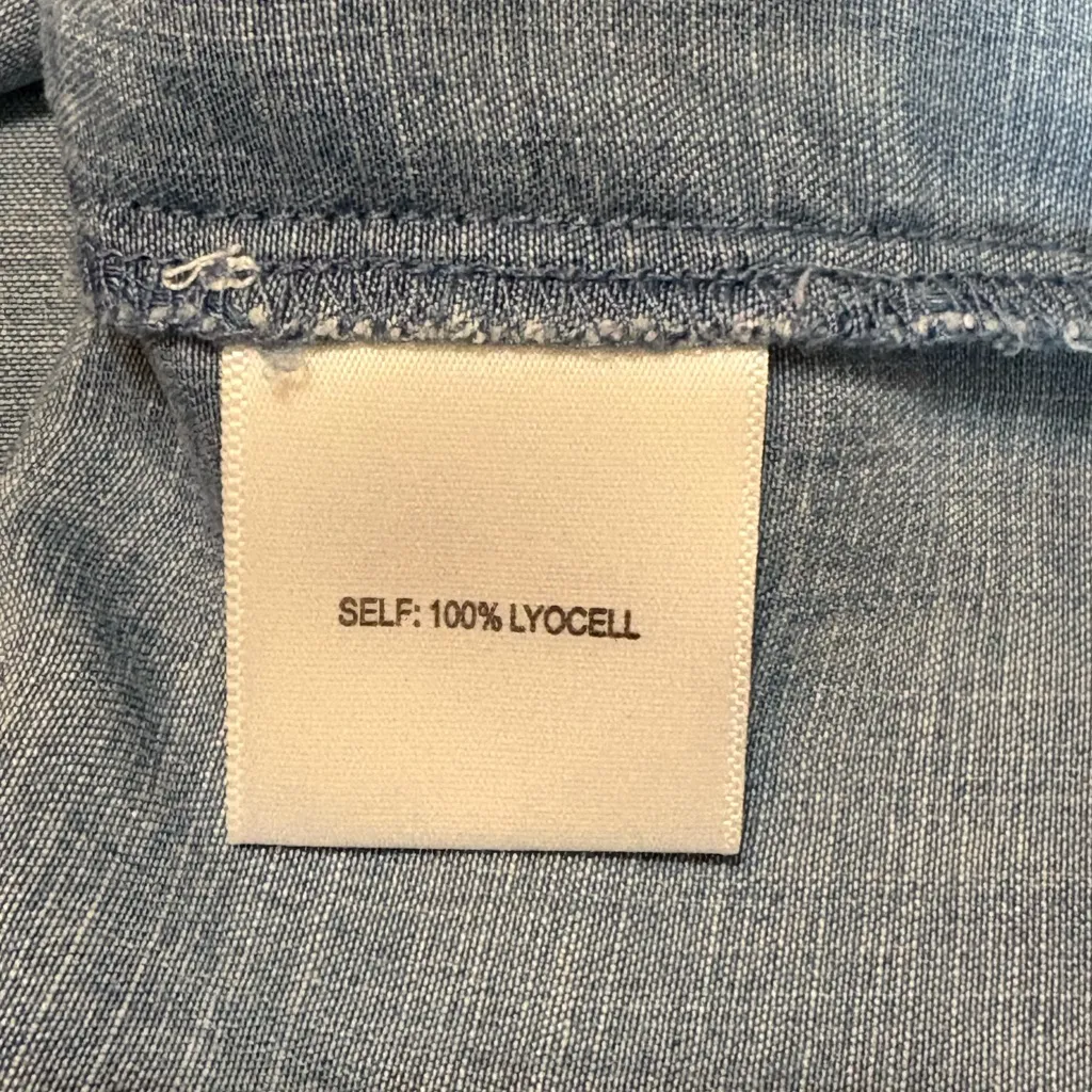 Jane and Delancey Light Blue hi/low Denim Button Top size L NWT - Image 6