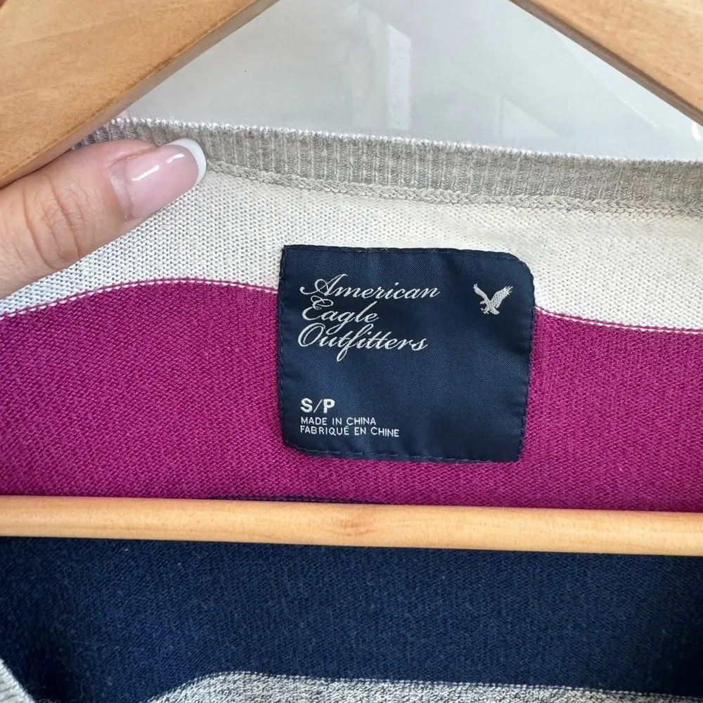 American Eagle v neck sweater - from 2009 - casual easy to wear Y2K style - sz S - Image 3