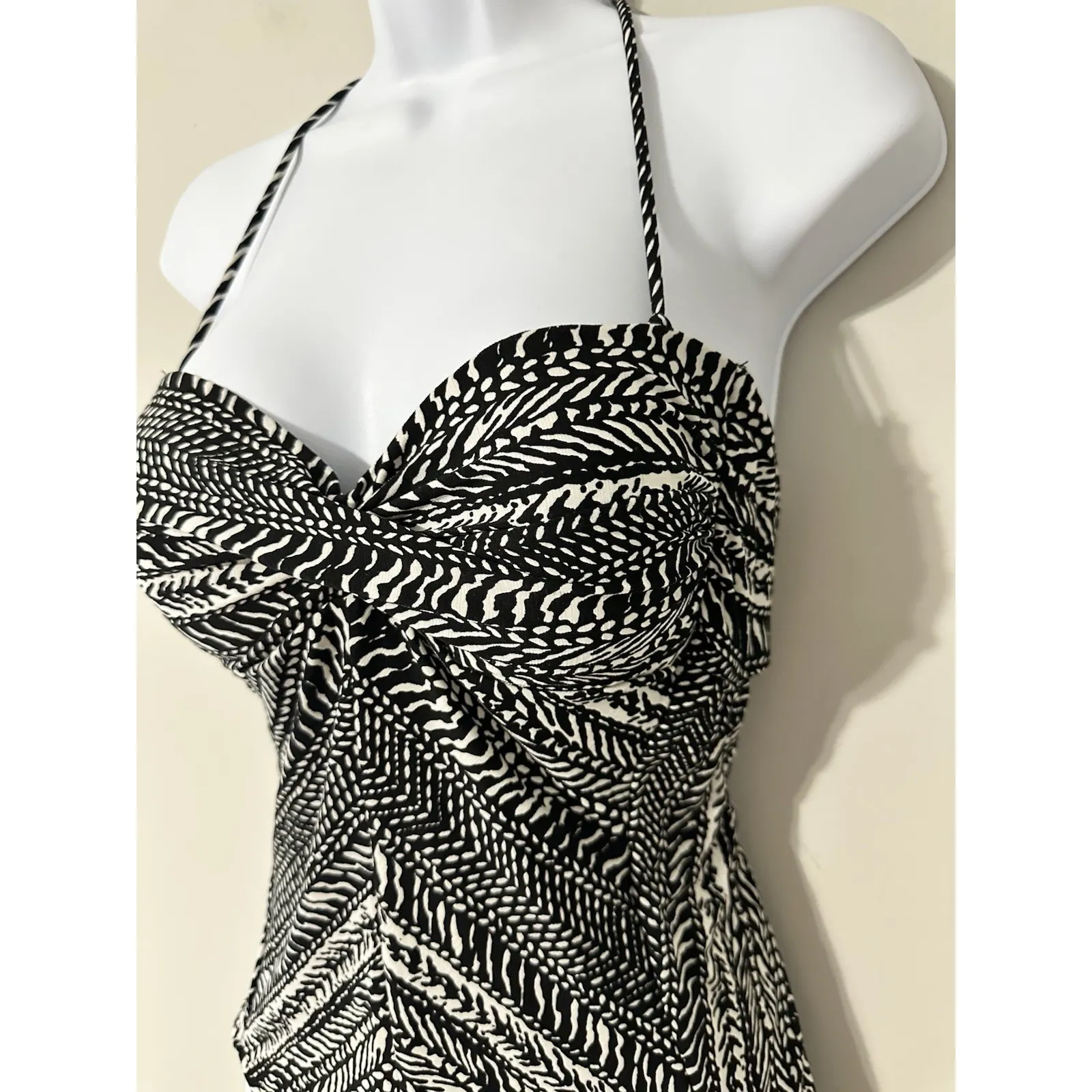 Robin Piccone Renee Twist Bandeau One Piece Swimsuit NWOT Size 10 - Image 3