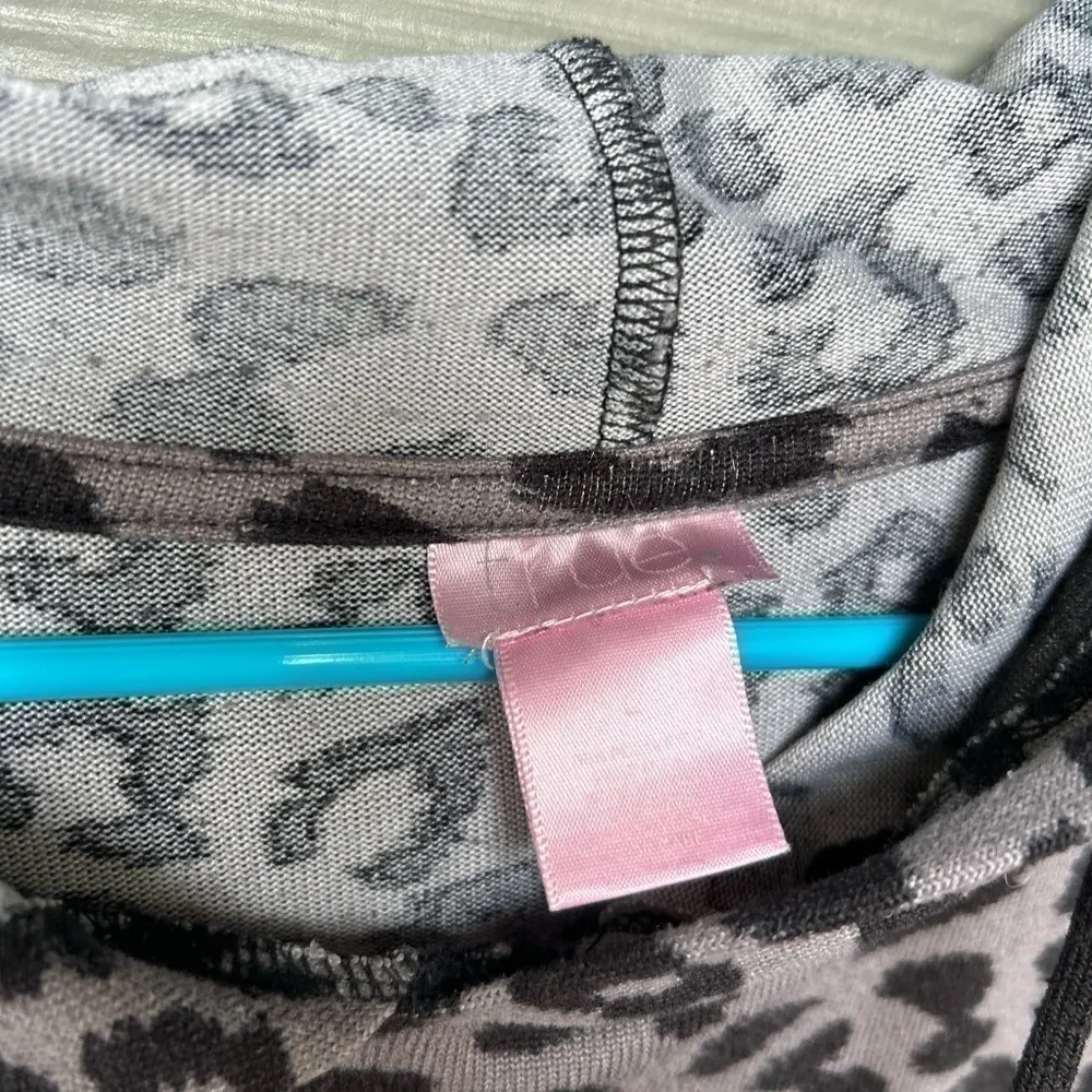 Women’s hooded cozy black leopard print pullover‎ top size large - Image 4