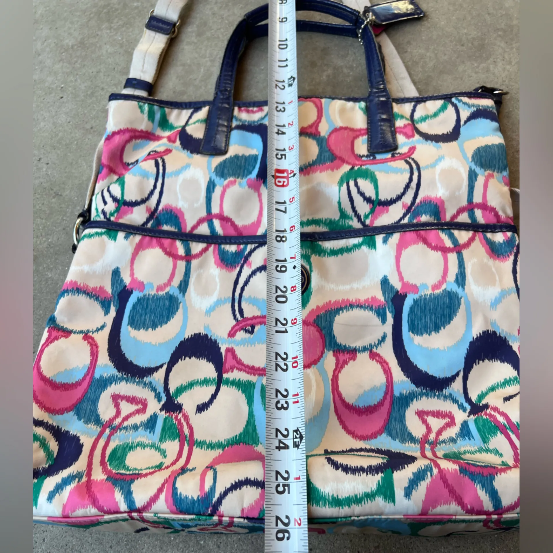 Vintage Coach Blue and Pink Patterned Women’s Blue Pink Large Long Shoulder Bag - Image 6