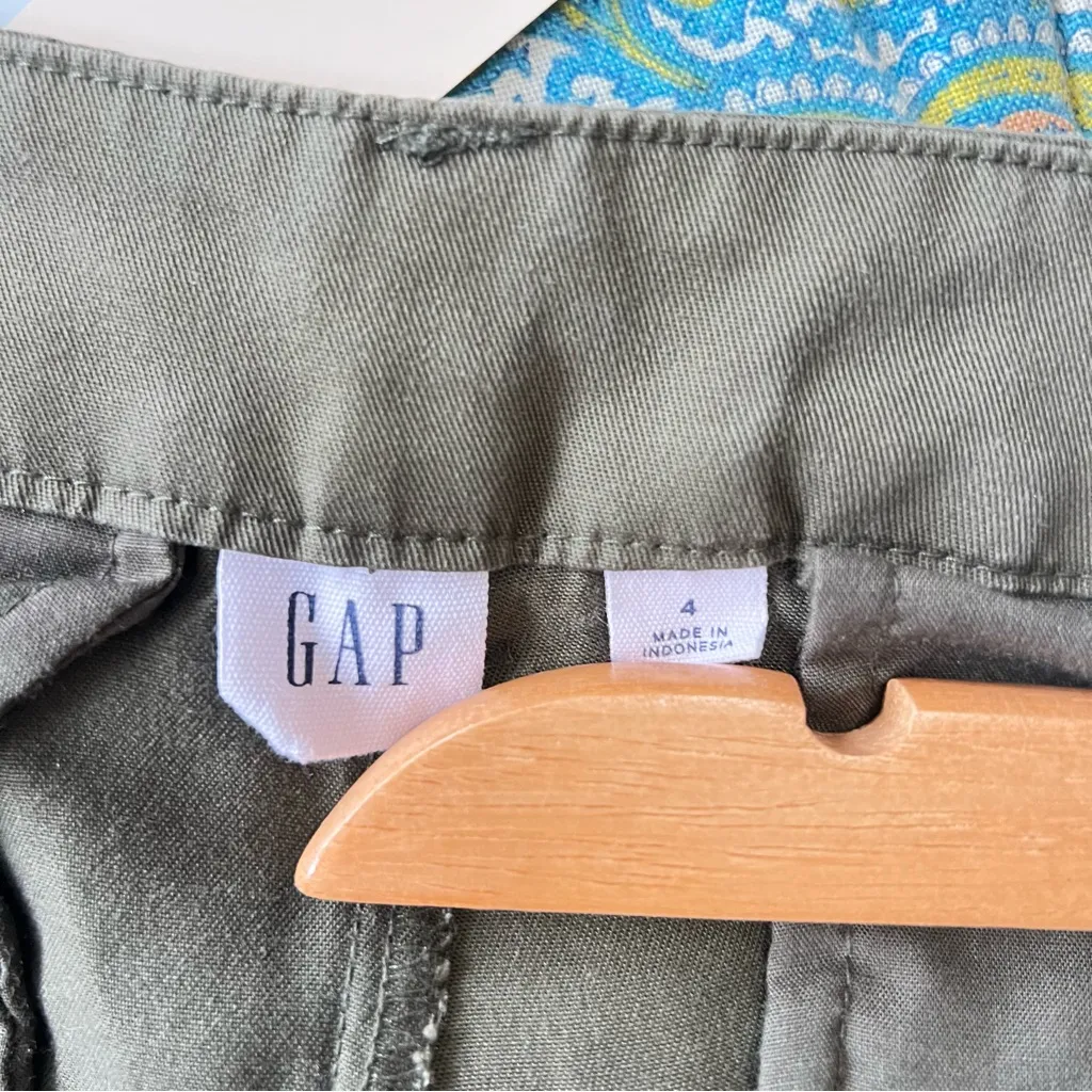 Gap Women's Green Cargo - Image 4